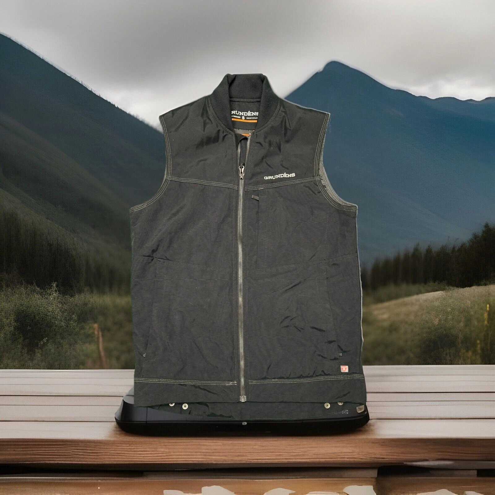 Grundens Black Insulated Vest Men's Size Small