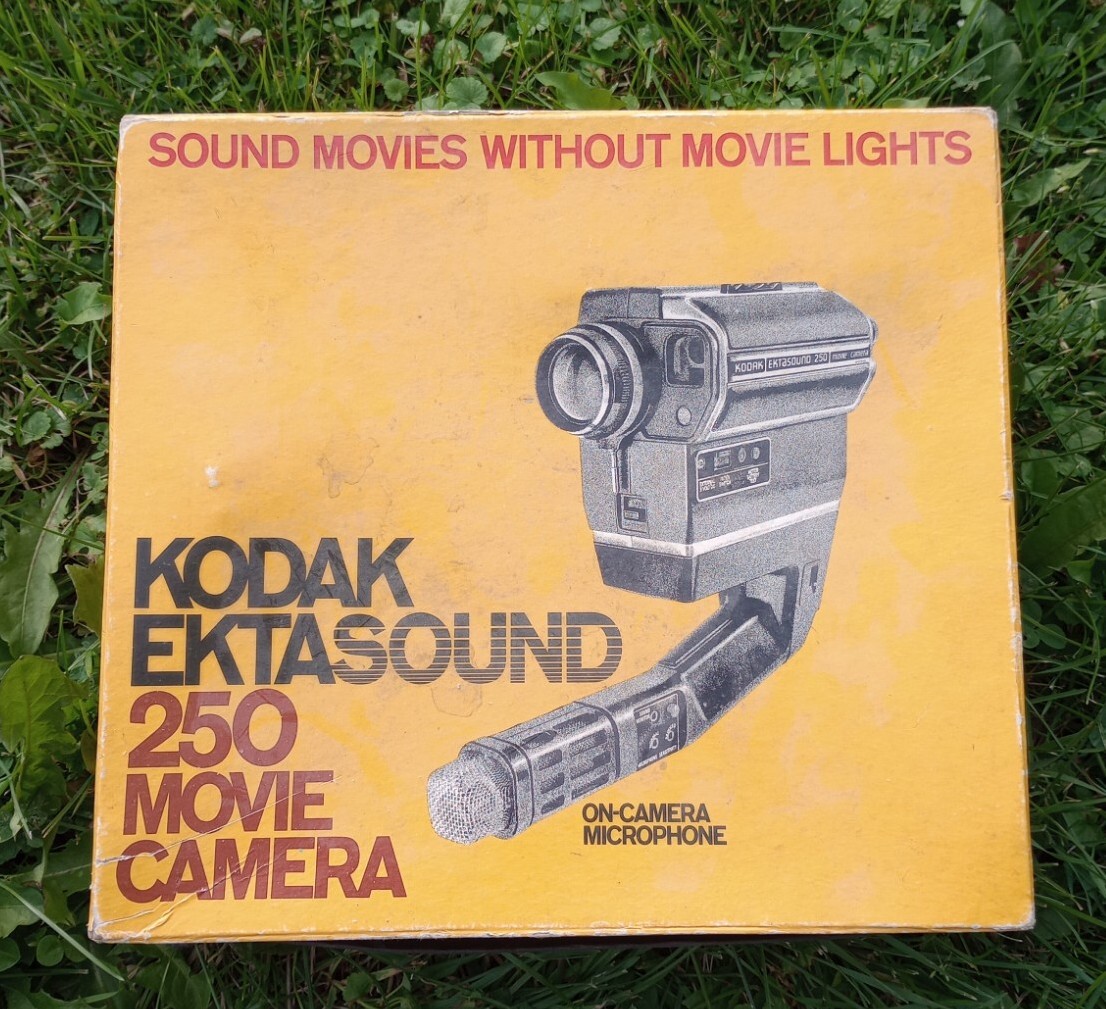 Vintage Kodak Ektasound 250 Super 8mm Movie Camera Kit - Untested
