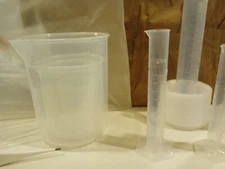 Plastic Science Experiment Equipment: Graduated Cylinders, Beakers, & Pipettes