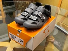 Serfas GRIS PALADIO CARRETERA Zapatos de Ciclismo Hombres EE. UU. 8,5 euros 42,NUEVO STOCK ANTIGUO