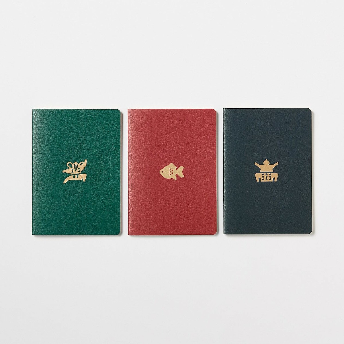 MUJI (無印良品) - qoo MUJI Passport size mini notebook gold Foil stamped125×88mm
