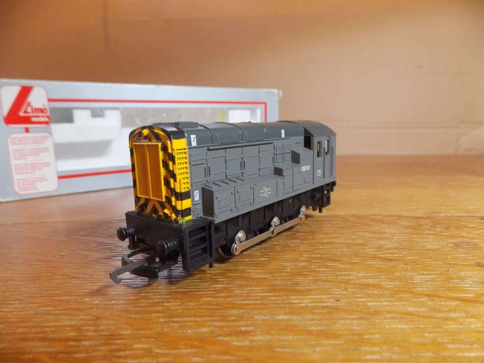 LIMA 205058 BR CLASS 09 DIESEL SHUNTER 0-6-0 LOCO No 09101 in BR Grey Livery. - Image 4 of 4