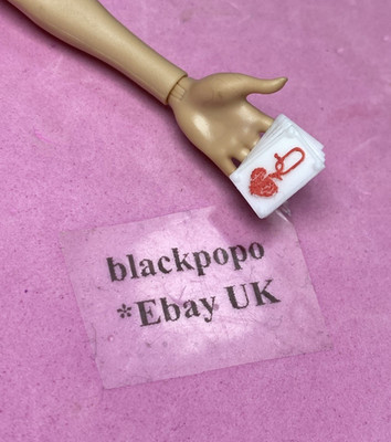 EVER AFTER HIGH Lizzie Herzen Frühling ungefedert Karten Hand Zubehör Ring Teil