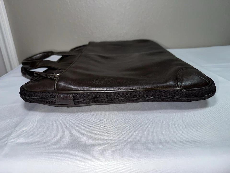 Maletín delgado expandible de cuero marrón para computadora portátil Latico Foto 4 de 4