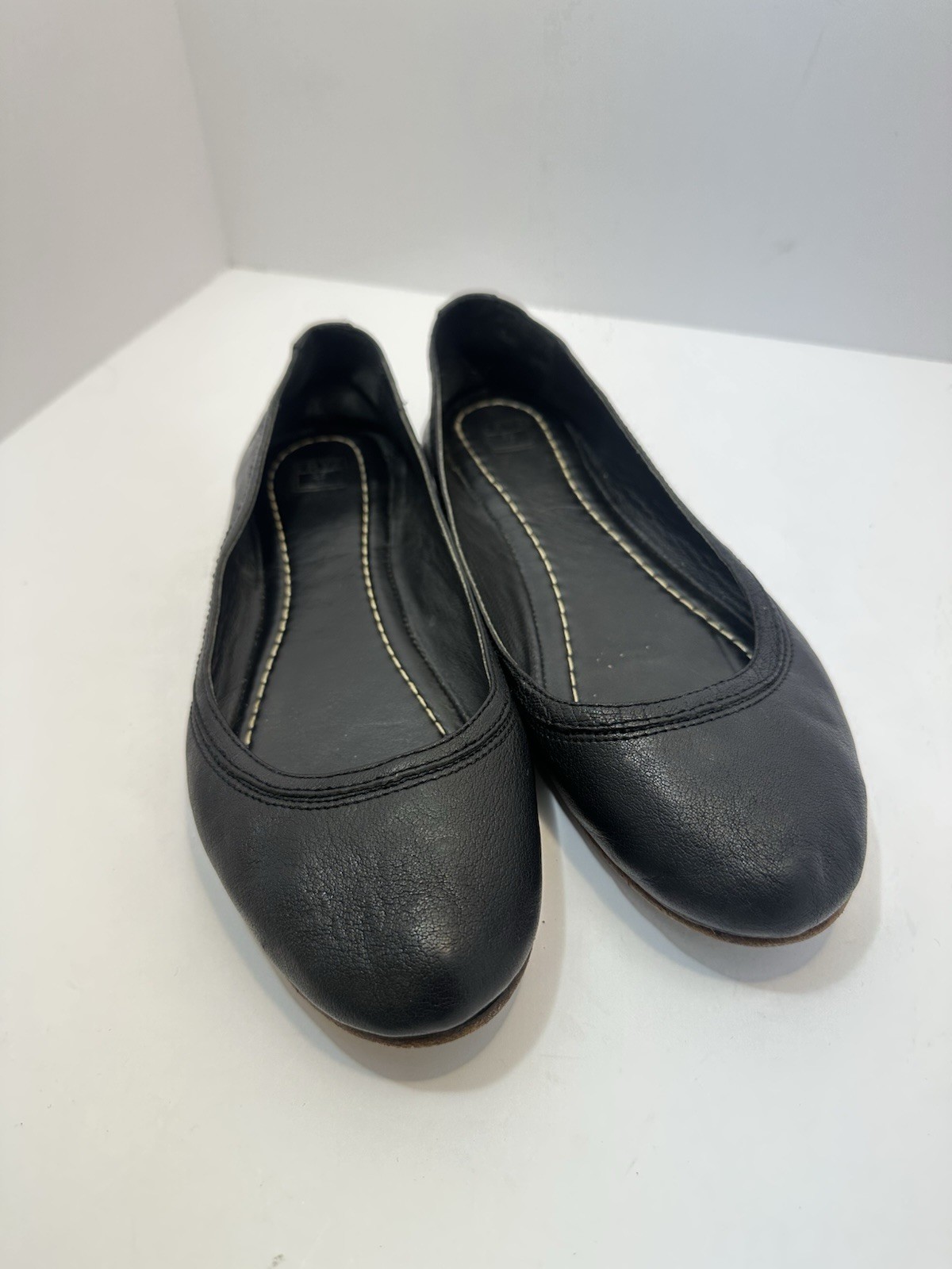 FRYE Carson Ballet Flats Black Leather Casual Slip On Shoe Sz 9.5 7213 F0011D12