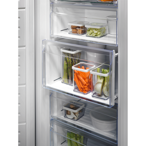 Electrolux Congelatore verticale Serie 600 NoFrost 186 cm LUT6NE28W E  - Foto 3 di 10