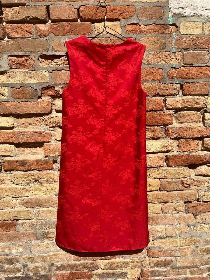 Vintage 1970s Käthe Kruse Red Floral Jacquard Dress – Rare Human Size Collectibl - Immagine 3 di 4