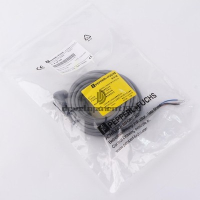 one New   V1-W-5M-PUR Cordset #jd