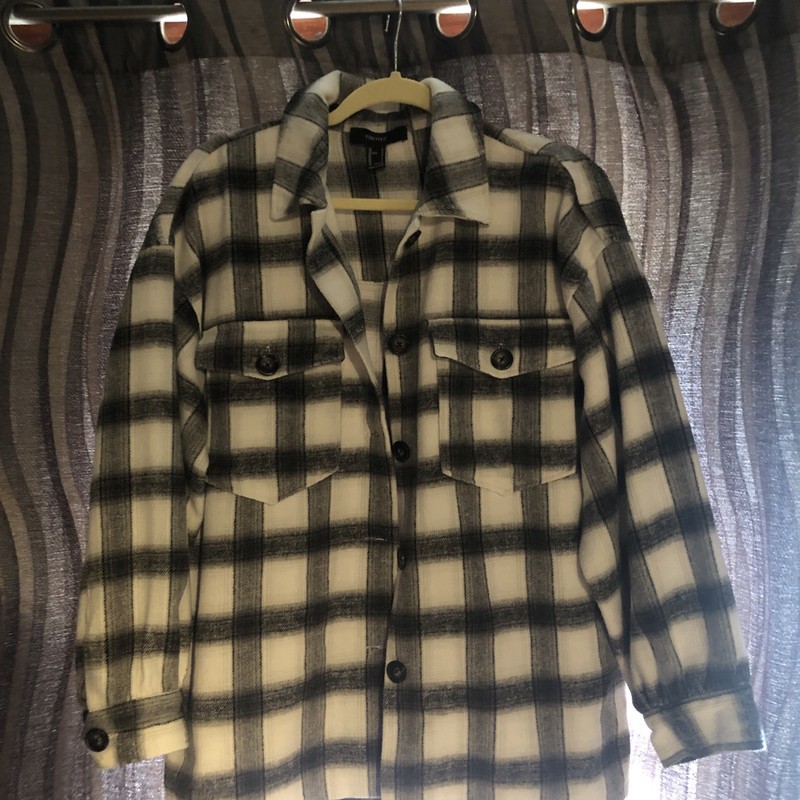 Forever 21 Black & White Plaid Flannel Women’s Size L - Excellent Condition!
