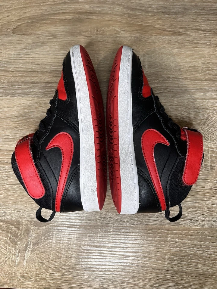 Zapatillas Nike Court Borough Mid 2 para niños pequeños - negras/rojas - talla 10C Foto 4 de 4