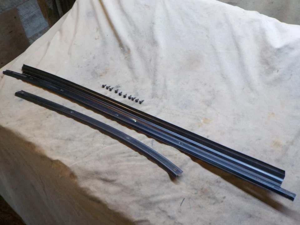 03-05 Dodge Ram 1500 2500 3500 conductor parabrisas izquierdo revelar canal moldura Foto 2 de 4