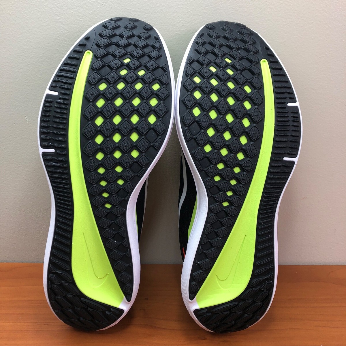 Nike Winflo Running Shoes Black Neon Green Size US 8 Mens Sneakers FN6825-010‎ Nike Air Zoom Winflo 10  main image 2