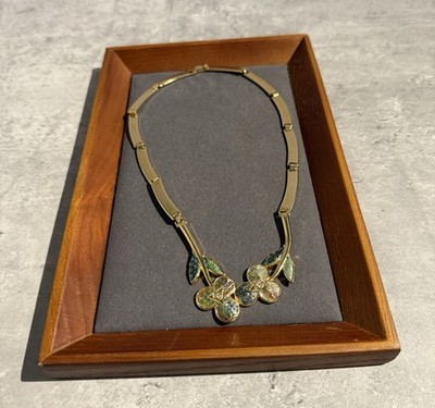 Vintage Halskette goldfarben flach liegend Gelenkglieder Blume Mitte Kostüm Geschenk