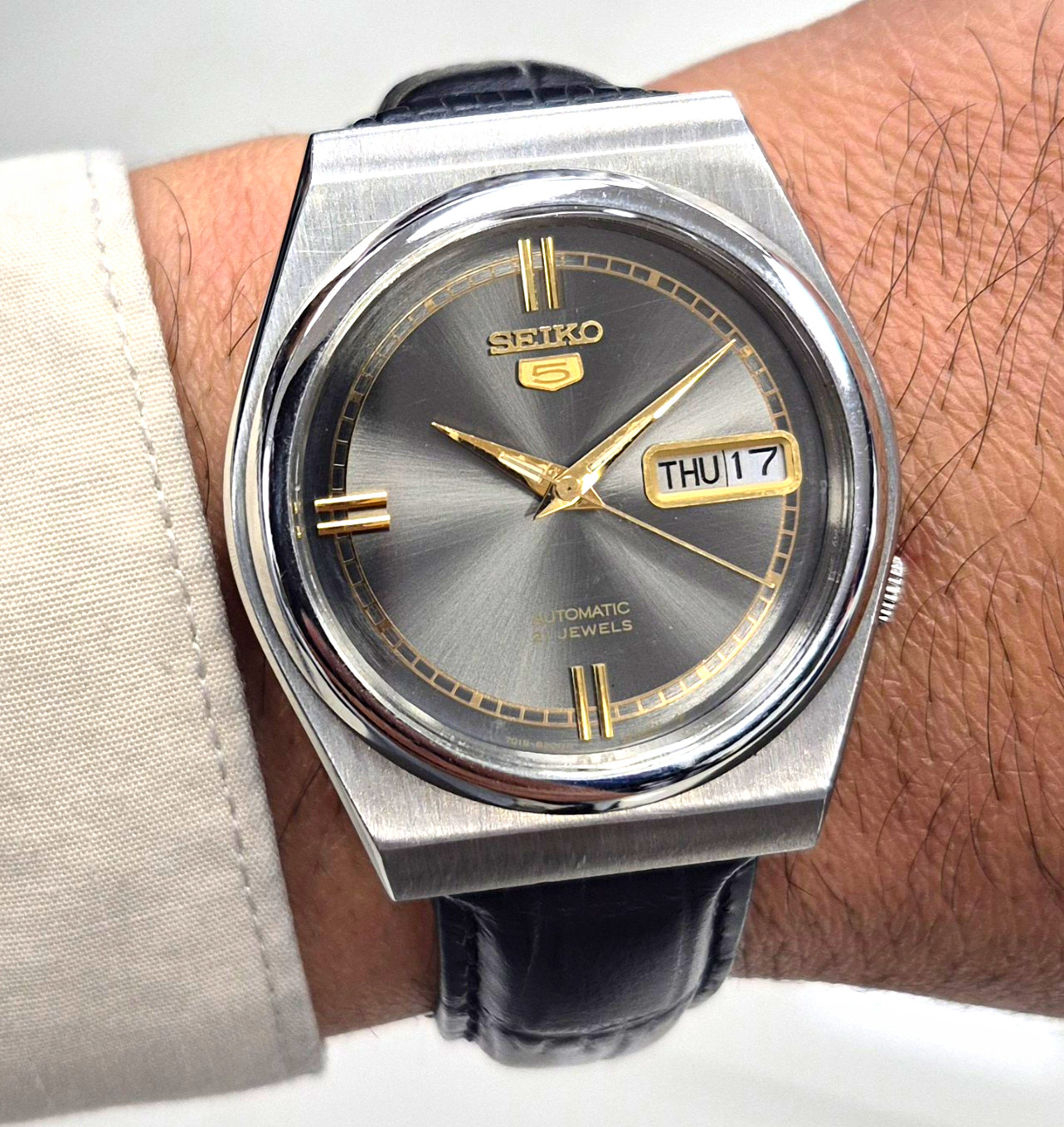 69s Seiko 5 7019 Mvt Men's Automatic 21J Day/Date Gr… - Gem