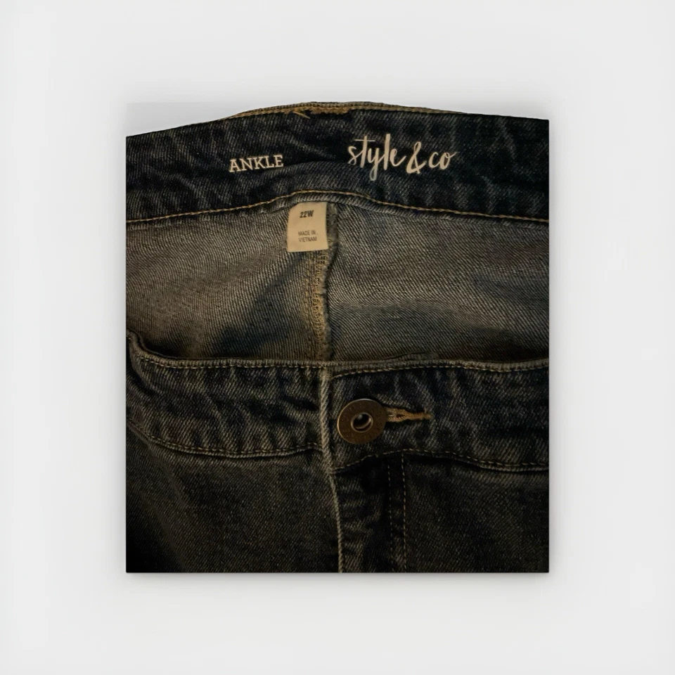 Women’s Size 22 Style & Co Jeans Ankle Style 40Wx25L Faded Knees - Image 2 of 2