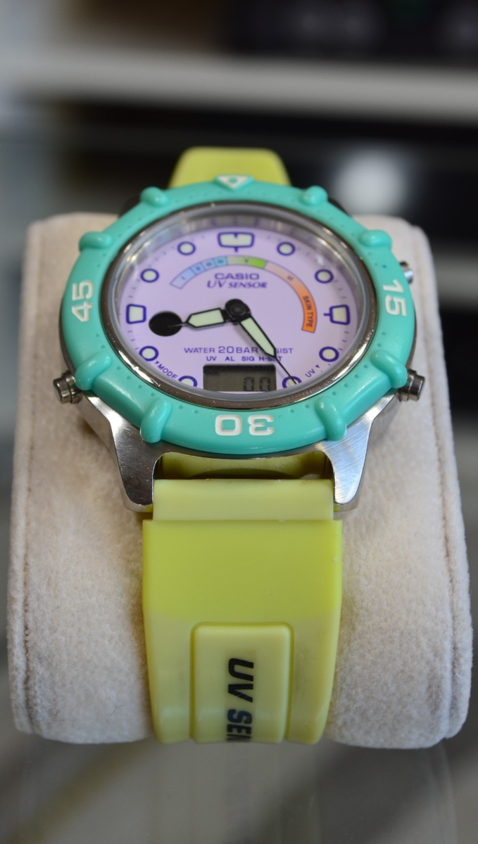 CASIO UV SENSOR デジタル腕時計 本体　768-UV-700 CASIO UV-700 UV SENSOR DIGITAL WATCH MARLIN VINTAGE MARINE CPW BM