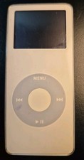 Apple iPod Nano 1st Generation White 4GB A1137 For Parts And Repairs. No Charger