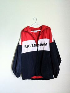 balenciaga corta vento