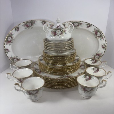 Royal Albert Celebration Ex Cond 38 Piece Dinner Tea Set floral  roses White-Red
