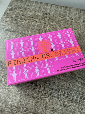 New in box Benefit Finding Mr Bright Gift Set kit