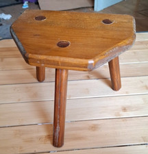 Ancien petit tabouret en bois de traite des vaches déco ferme campagne chalet