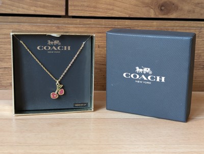 Coach Kirsche Herz Emaille Anhänger Halskette goldfarben - neu in Box