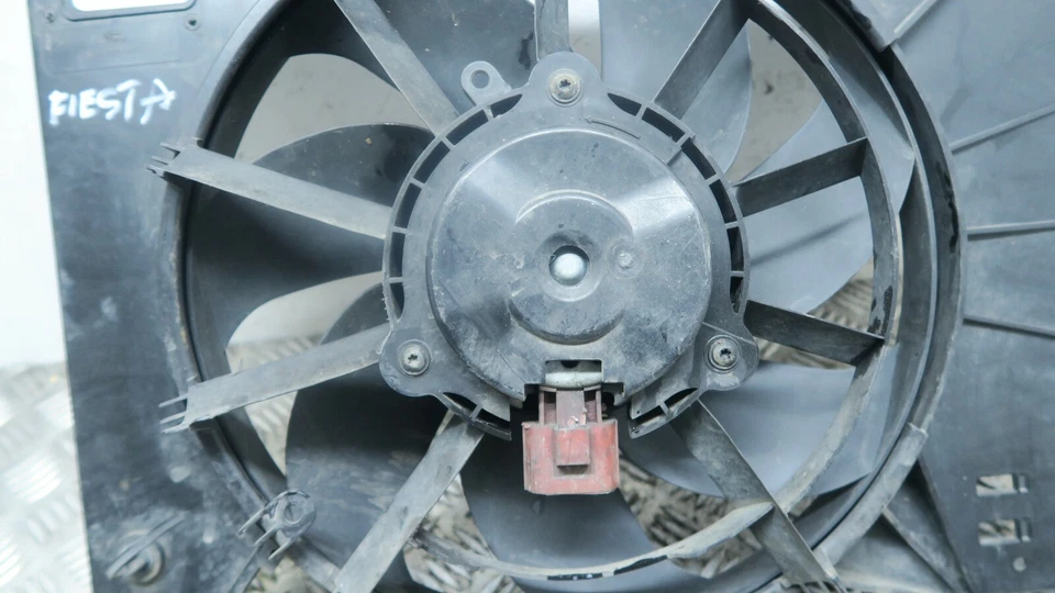Ford Fiesta ST 2015 1,0 gasolina MK7 radiador ventilador de refrigeración C1B18C607ae ref9006 Foto 3 de 4