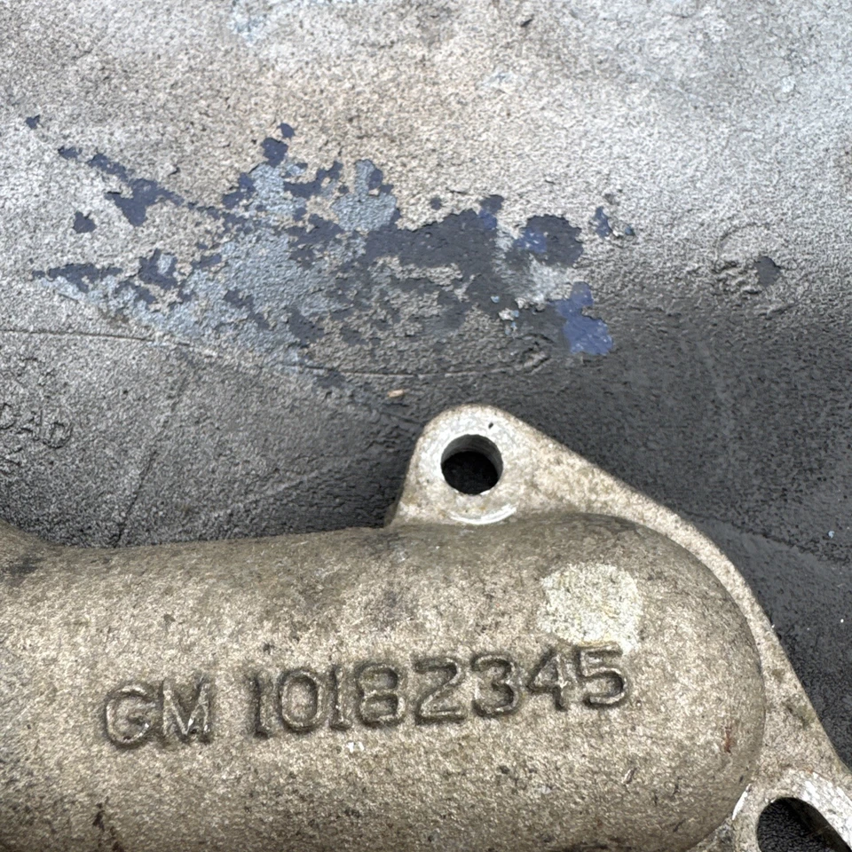 Adaptador conector toma de agua GM 3,1 L 3,4 L 3,5 L Buick Chevy Pontiac 10182345 Foto 2 de 4