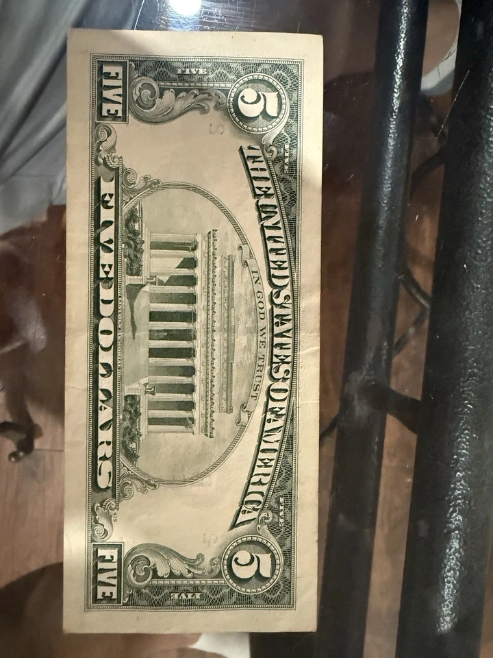 Rare 1988 Series A U.S. Federal Reserve Note 5 Dollar Bill Nice Condition - Image 2 of 2