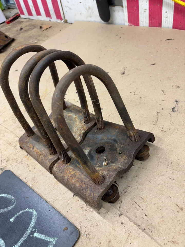 1970 1971 1972 K5 Chevrolet Gmc BLAZER K10 C10 LEAF SPRING U BOLTS MOUNT PLATES - Image 2 of 4