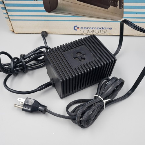 Vintage Commodore 64 Computer System Original Box Blank Blue Screen Powers On - Afbeelding 10 van 23