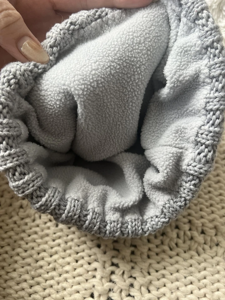 Nike Ropa Deportiva Para Mujer Gris Tejido con Cable Pom Pom Gorro Talla Única Foto 3 de 3