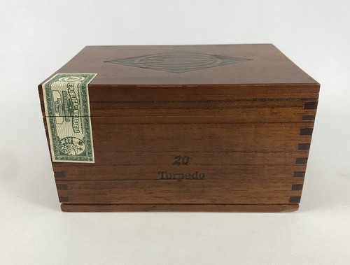 Wood Cigar Box CAO GOLD Torpedo Made in Nicaragua 4.5" x 3.75" x 6.75" Empty - Imagen 3 de 8