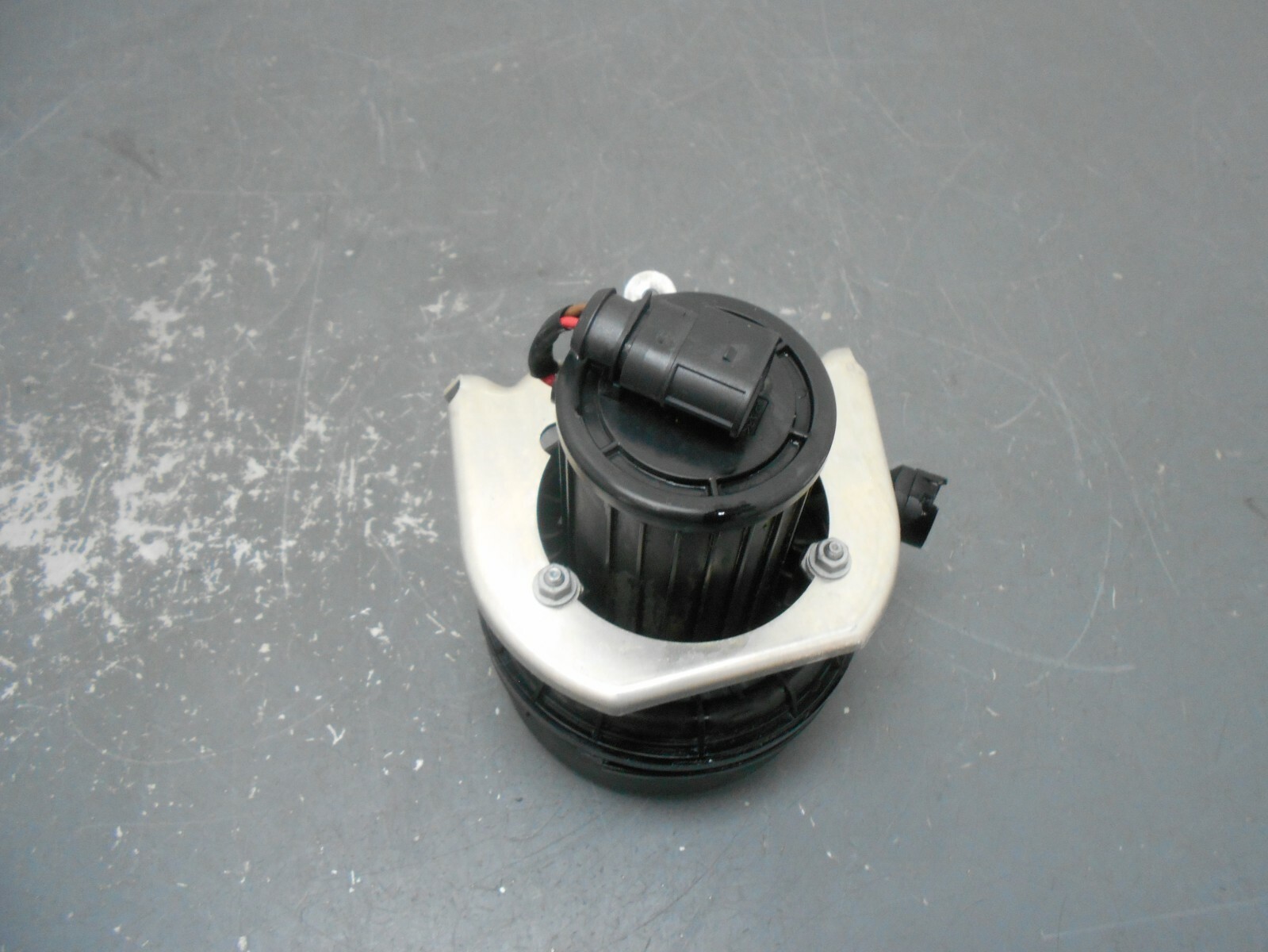 2014 11 12 13 14 Audi R8 V10 Secondary Air Pump A.I.R. #2  #01602 i1