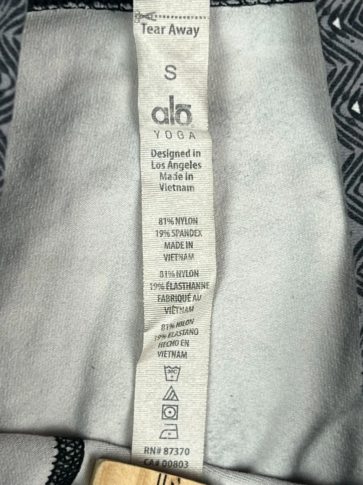 alo-yoga yoga capri cropped geometric leggings