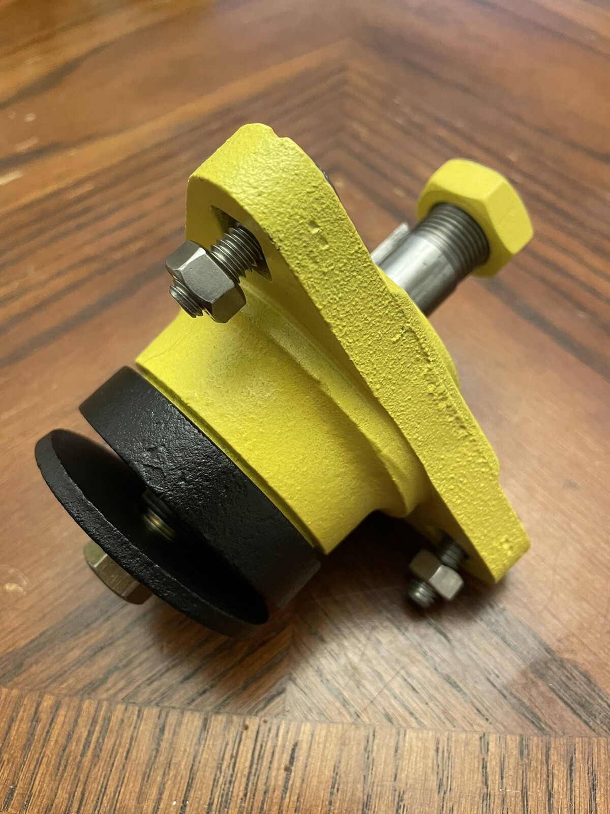 John Deere Mower Deck Hub Spindle | AM30302, M11031 | No Pulley 