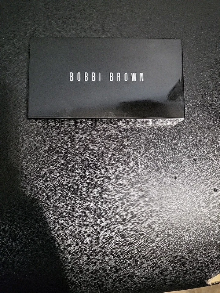 Base em pó Bobbi Brown Skin Weightless 0,38 oz/11 g ~ Escolha seu tom - Imagem 3 de 4