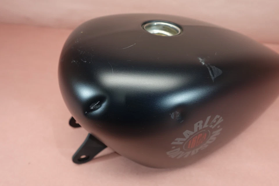 Harley-Davidson Iron 883 XL883N 2009-2022 tanque de gasolina combustible negro Foto 4 de 4