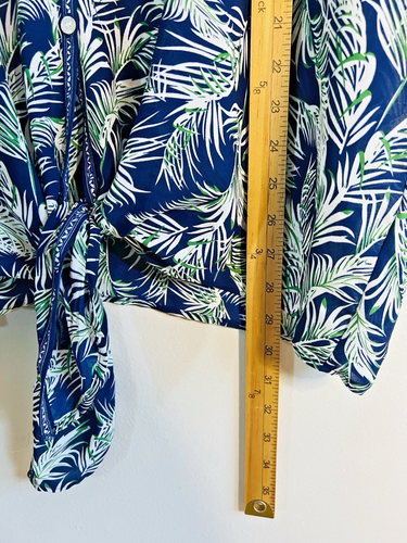 Max Studio Bauernbluse tropisch Rüschenärmel zum Binden Damen 1X blau Palmblätter - Bild 6 von 9