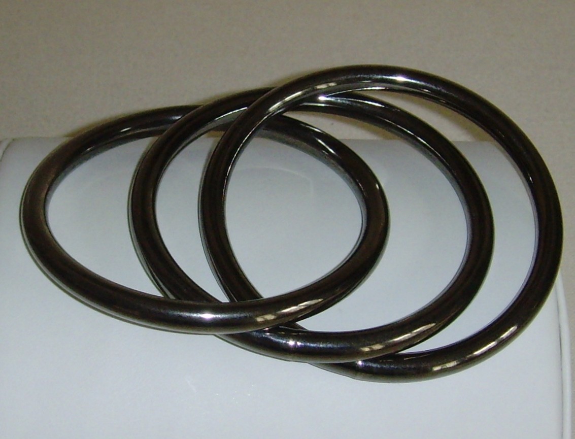 Gunmetal Tone Interlocking Bangle set - image 10