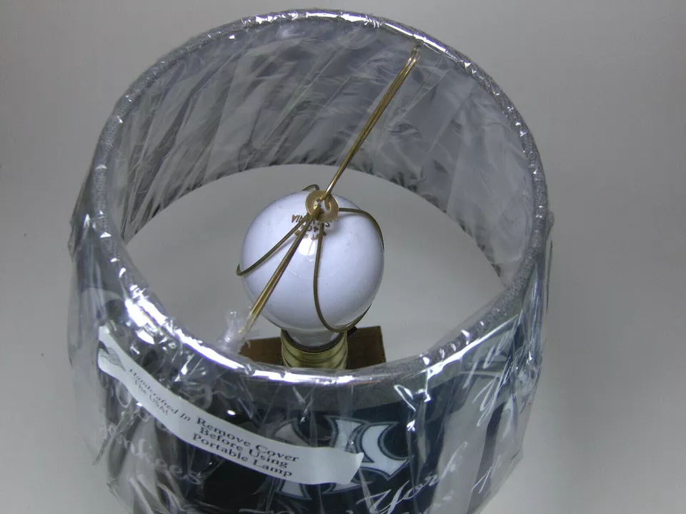 Pantalla de lámpara deportiva de tela de béisbol de los Yankees de Nueva York MLB hecha a mano Foto 2 de 2