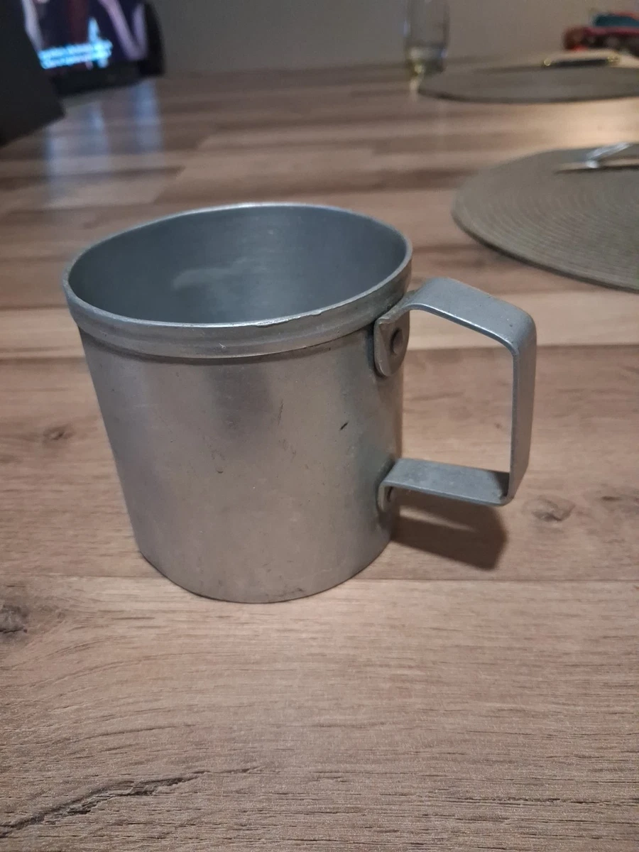 Demi litre ancien métal / pot à graine