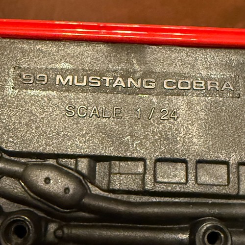 Maisto 1999 Ford Mustang Cobra SVT 1:24 - Foto 7 di 9