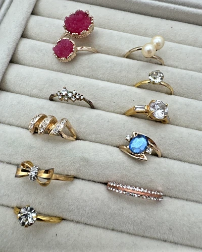 VTG-now Gold Assorted Rings Jewelry Lot career 90s 2000s Y2K Faux sapphire boho