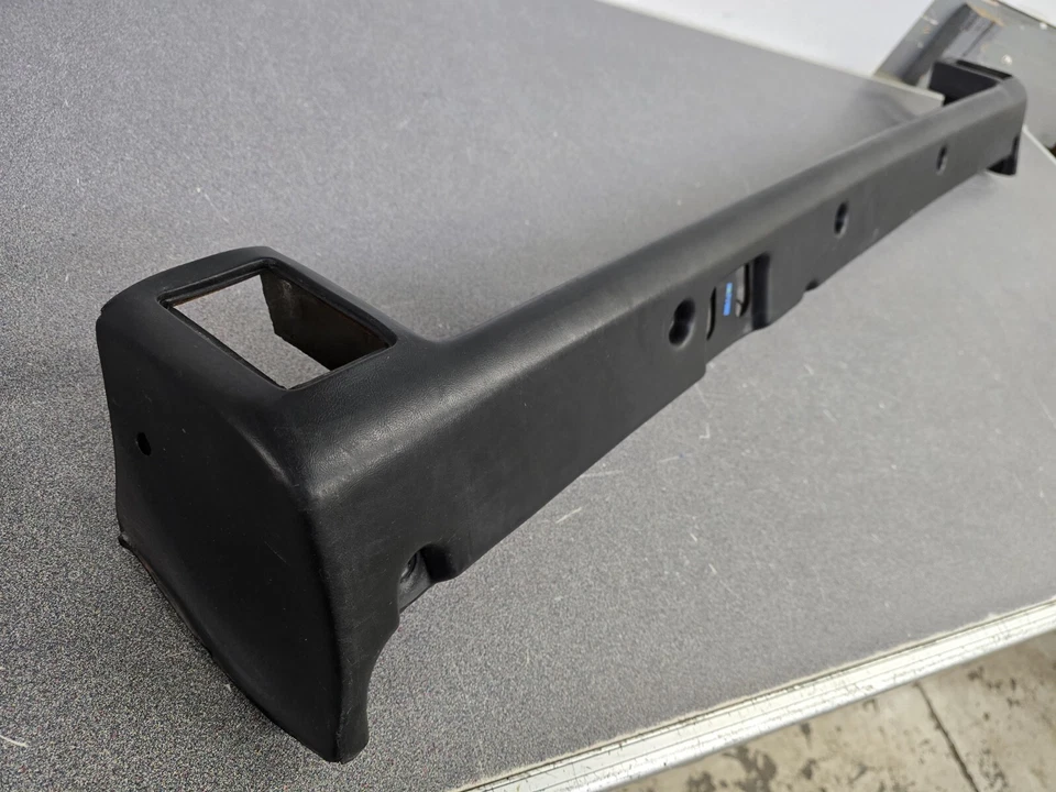 BONITO RODILLERA ACOLCHADA INFERIOR ORIGINAL ORIGINAL PORSCHE 914 1972-76 NLA #5 USADA Foto 2 de 4