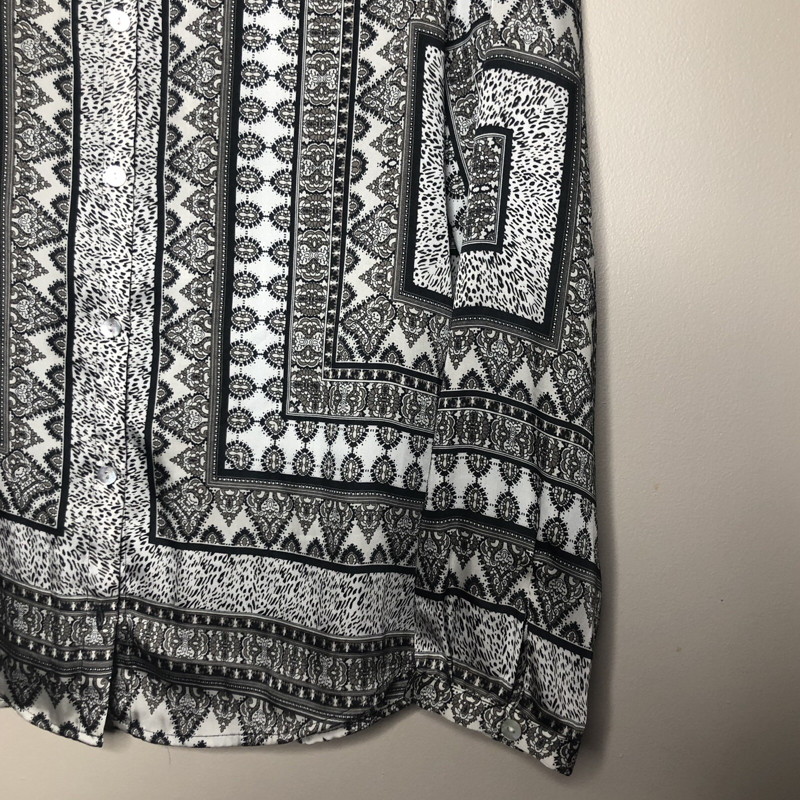 Chicos Patterned Black White Button Up Women’s Si… - image 3