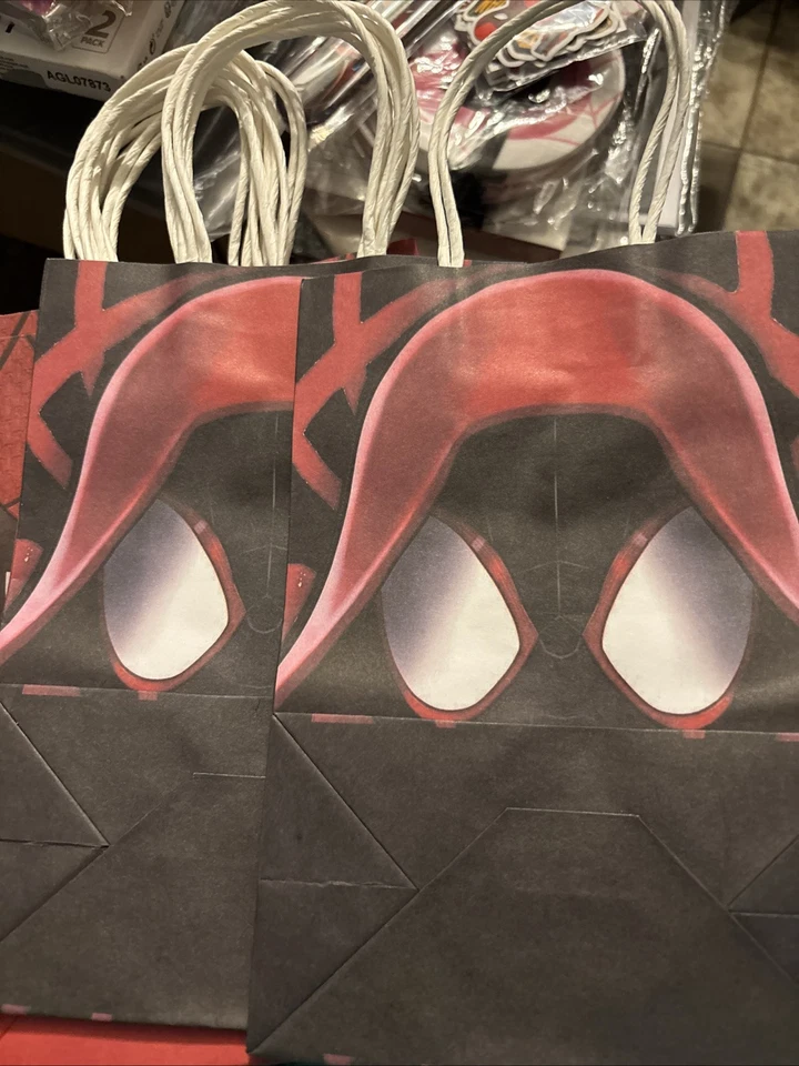 Spider-Man Fiesta de Cumpleaños Bolsa de Botín y Rellenos Conjunto de 12 Máscaras, Pajitas, Botones Foto 2 de 4
