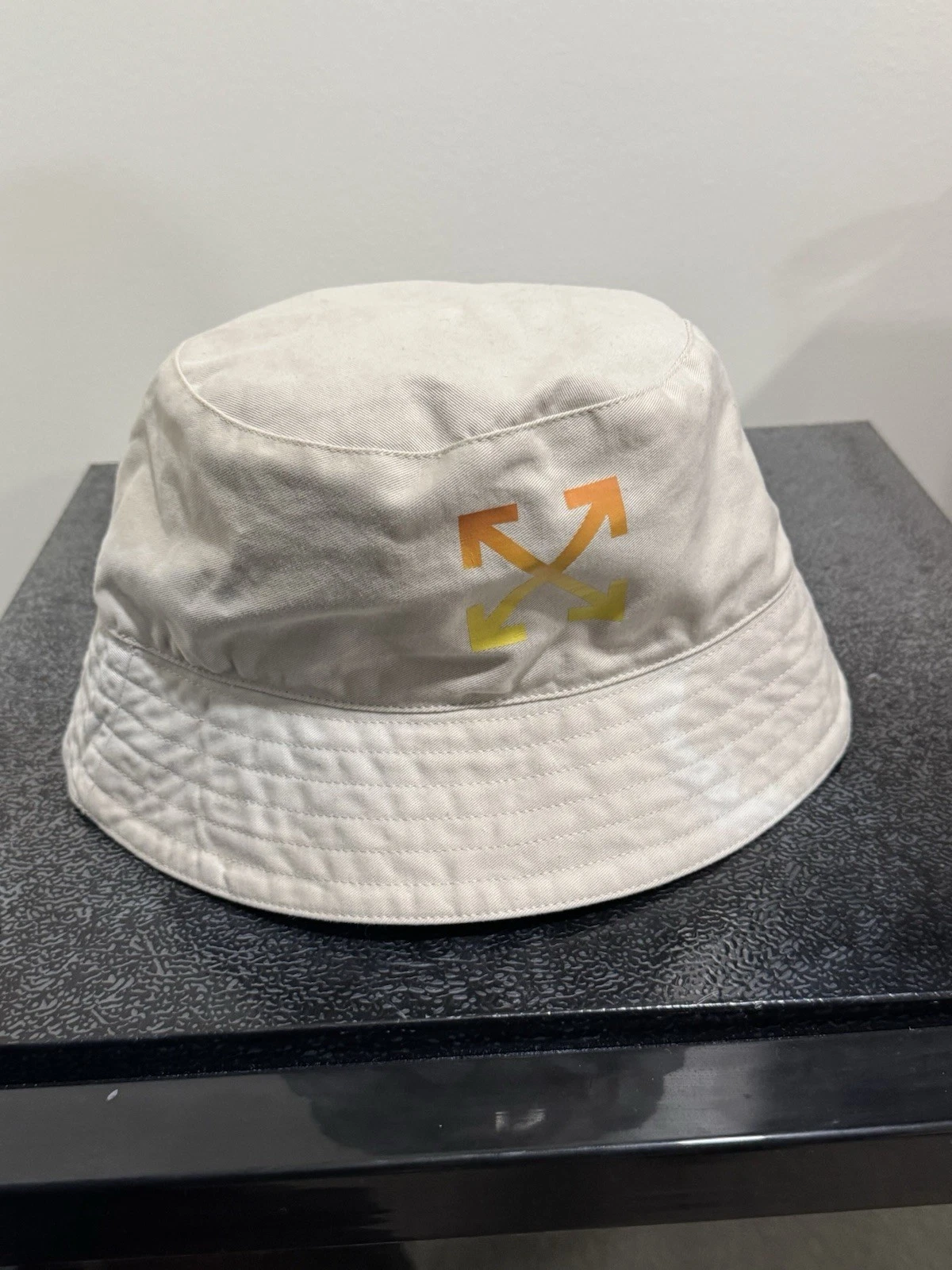 Off White Bucket Hat L