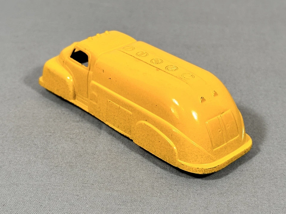 老式 Tootsietoy 黄色油轮燃料卡车艺术装饰流线 - 美国制造 — 第 2/4 张图片