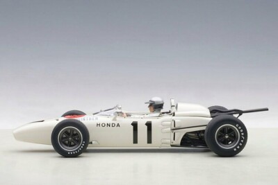 お年玉企画 AUTOart HONDA RA272 F-1 AUTOart Honda F1 RA272 1:18 Vehicle Car - White (86599) for sale